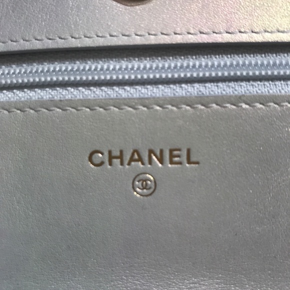 CHANEL 19 WOC iridescent white / ivory 21P - Picture 9 of 12
